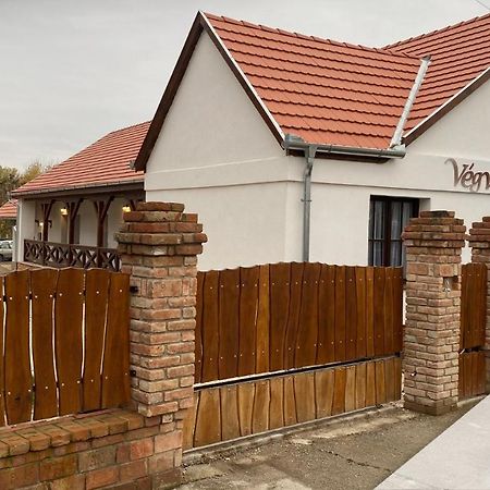 Vegvari Vendeghaz Magyarbóly エクステリア 写真